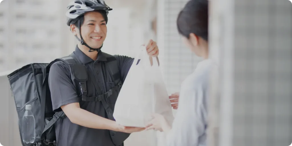デリバリーサービスの導入・最適化支援により効率化した配達・商品の受け渡しシーン