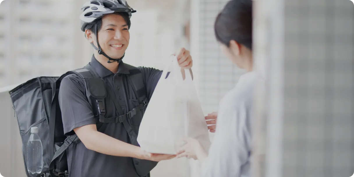 デリバリーサービスの導入・最適化支援により効率化した配達・商品の受け渡しシーン