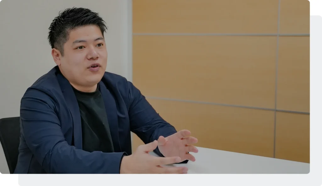 インタビューにて仕事内容ややりがい・環境を語る社員の様子