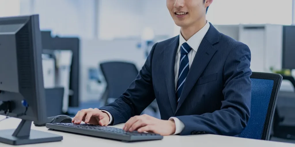 膨大なデータから最適解を導き出し、収益構造を抜本的に改善するコンサルティング風景